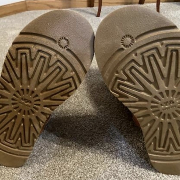 High Ugg Boots With Fur - Picture 3 of 5